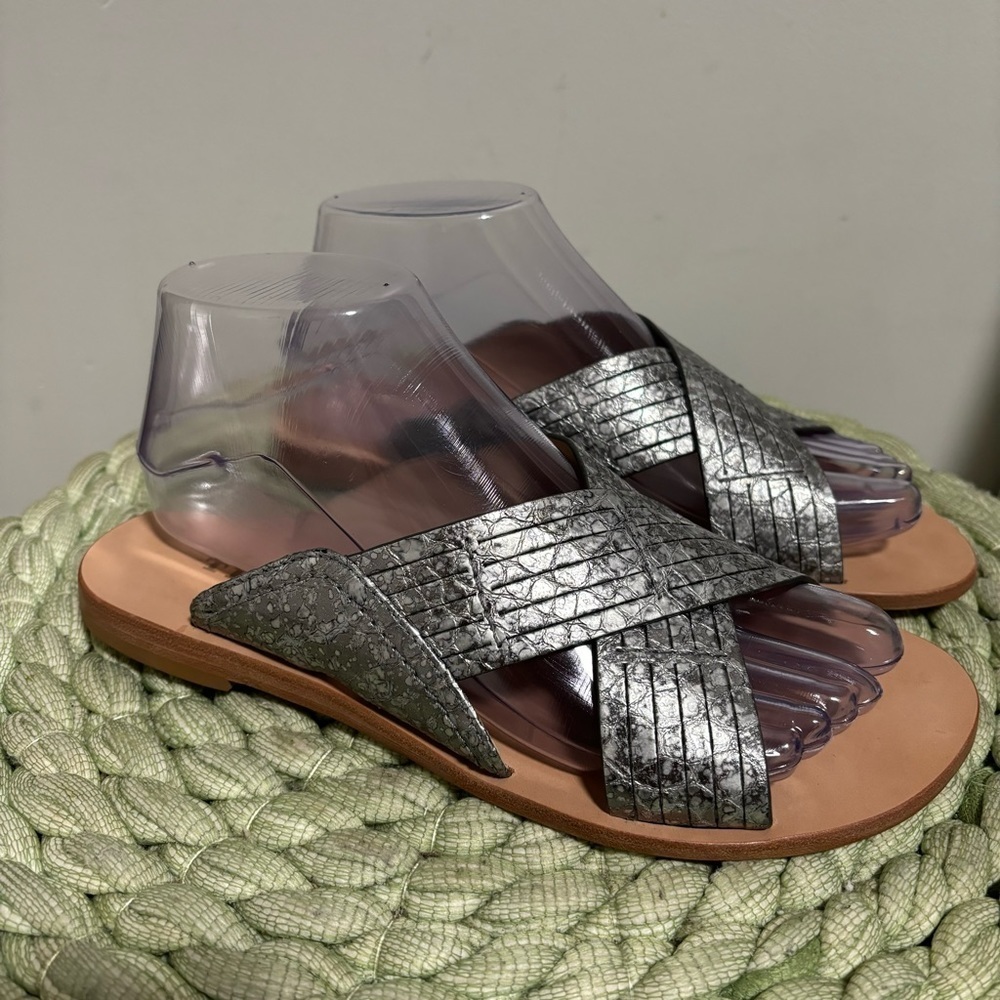 NEW Trask Hurricane Crossover Metallic Silver Leather Slip On Flat Sandals 7.5